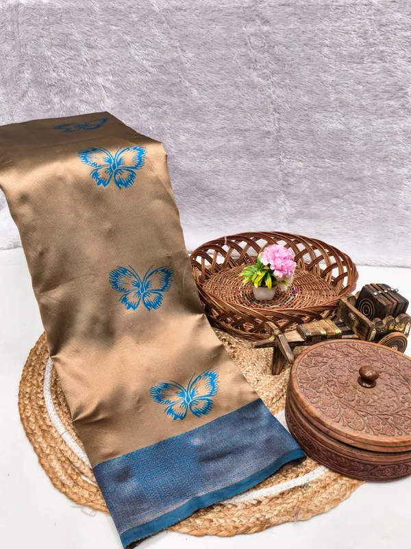 Soft_Lichi_Silk_Saree_with_Unstiched_Blouse_Piece