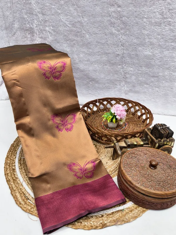 Soft_Lichi_Silk_Saree_with_Unstiched_Blouse_Piece