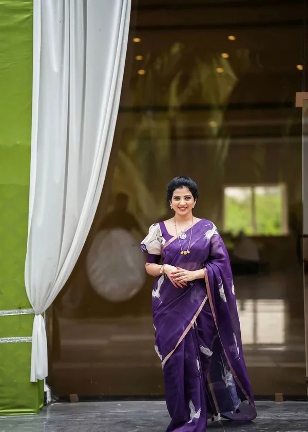 Linen__Saree_(With_Unstitched_Blouse)