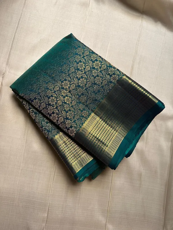 Soft_Lichi_Silk_Saree_with_Unstiched_Blouse_Piece