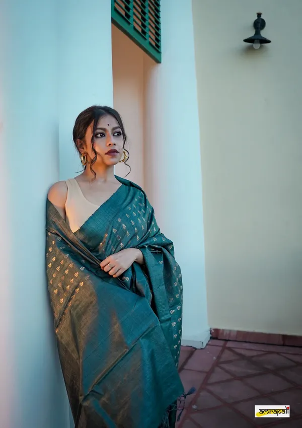 Soft_Banarasi_Lichi_Silk_Saree_with_Unstiched_Blouse_Piece