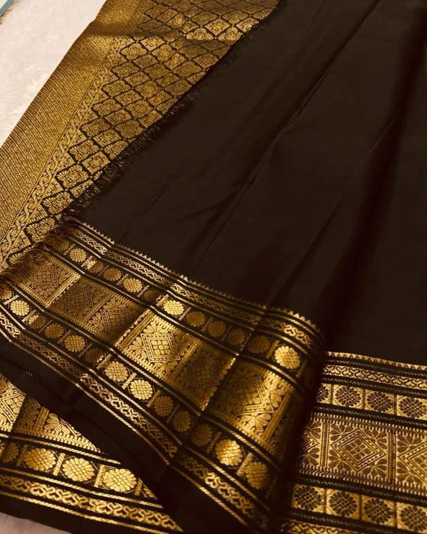 Soft_Banarasi_Lichi_Silk_Saree_with_Unstiched_Blouse_Piece