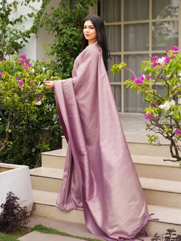 Soft_Lichi_Silk_Saree_with_Unstiched_Blouse_Piece