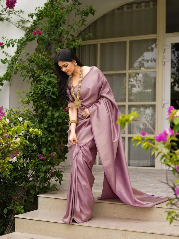Soft_Lichi_Silk_Saree_with_Unstiched_Blouse_Piece