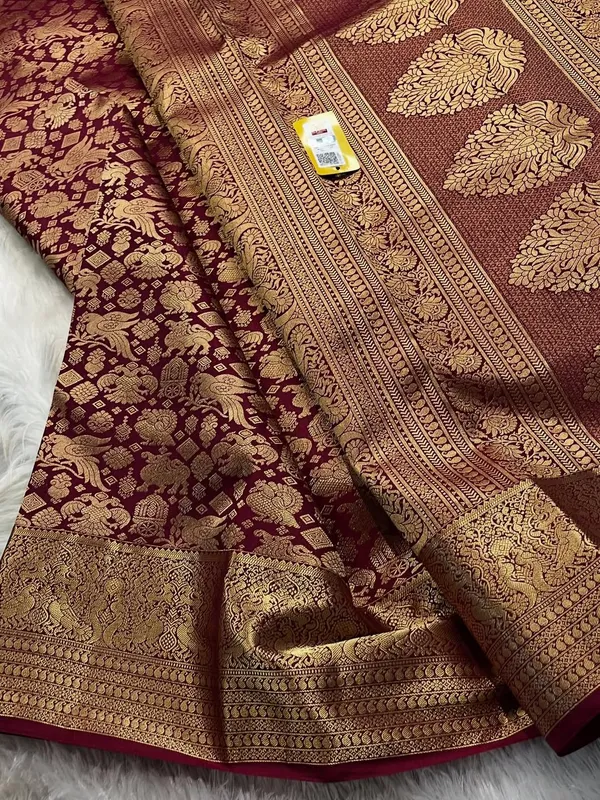 Soft_Lichi_Silk_Saree_with_Unstiched_Blouse_Piece