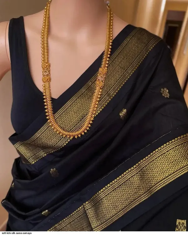 Soft_Lichi_Silk_Saree_with_Unstiched_Blouse_Piece