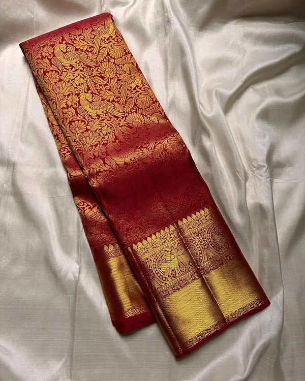 Soft_Banarasi_Lichi_Silk_Saree_with_Unstiched_Blouse_Piece