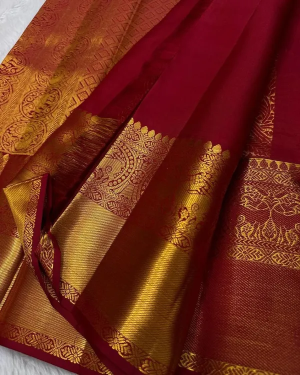 Soft_Banarasi_Lichi_Silk_Saree_with_Unstiched_Blouse_Piece