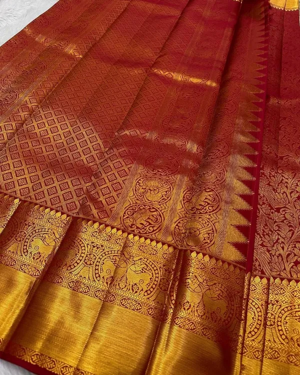 Soft_Banarasi_Lichi_Silk_Saree_with_Unstiched_Blouse_Piece