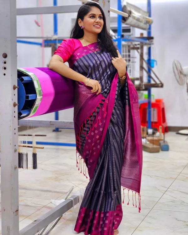 Soft_Banarasi_Lichi_Silk_Saree_with_Unstiched_Blouse_Piece