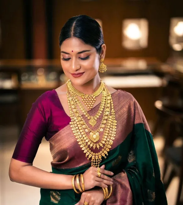 Soft_Lichi_Silk_Saree_with_Unstiched_Blouse_Piece