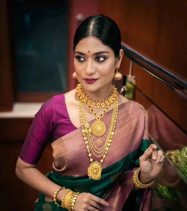 Soft_Lichi_Silk_Saree_with_Unstiched_Blouse_Piece