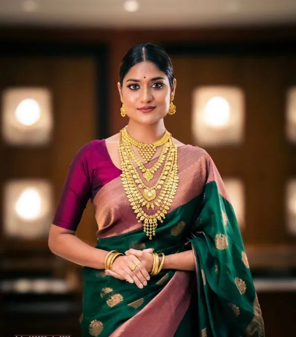 Soft_Lichi_Silk_Saree_with_Unstiched_Blouse_Piece
