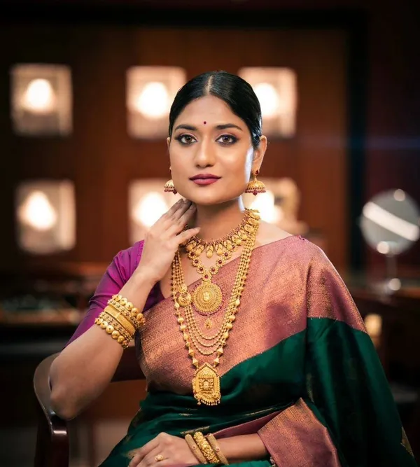 Soft_Lichi_Silk_Saree_with_Unstiched_Blouse_Piece