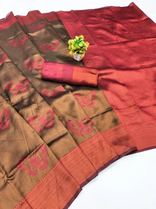 Soft_Lichi_Silk_Saree_with_Unstiched_Blouse_Piece