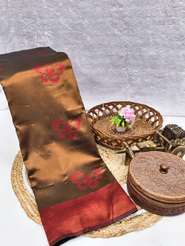 Soft_Lichi_Silk_Saree_with_Unstiched_Blouse_Piece