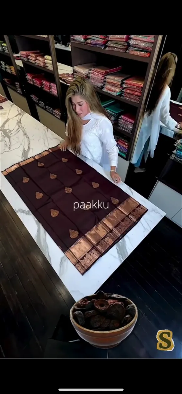 Tremendous_Wine_Soft_Banarasi_Silk_Saree_With_Supernal_Blouse_Piece