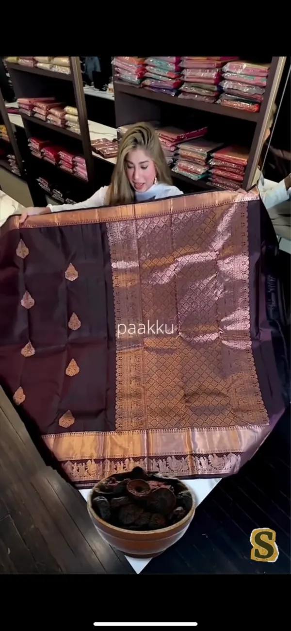 Tremendous_Wine_Soft_Banarasi_Silk_Saree_With_Supernal_Blouse_Piece