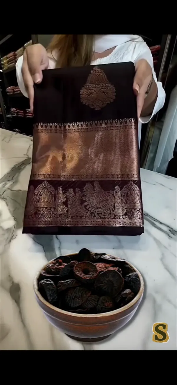 Tremendous_Wine_Soft_Banarasi_Silk_Saree_With_Supernal_Blouse_Piece