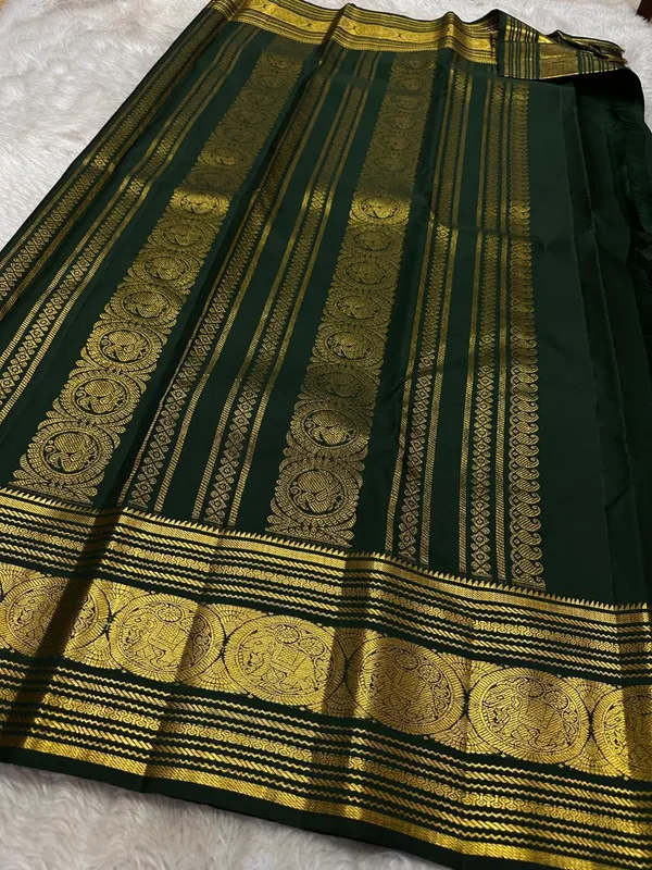 Soft_Lichi_Silk_Saree_with_Unstiched_Blouse_Piece