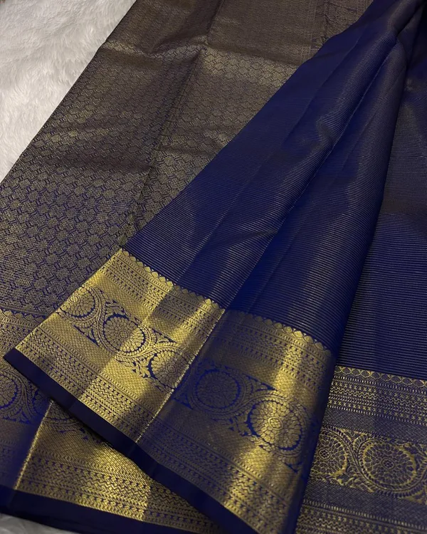 Soft_Lichi_Silk_Saree_with_Unstiched_Blouse_Piece