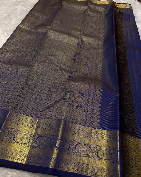 Soft_Lichi_Silk_Saree_with_Unstiched_Blouse_Piece