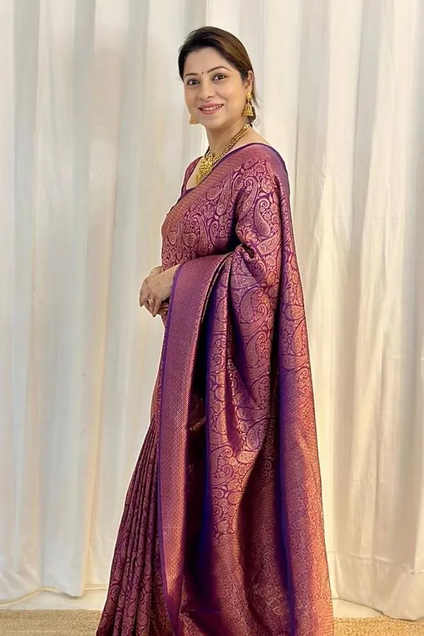 Soft_Lichi_Silk_Saree_with_Unstiched_Blouse_Piece