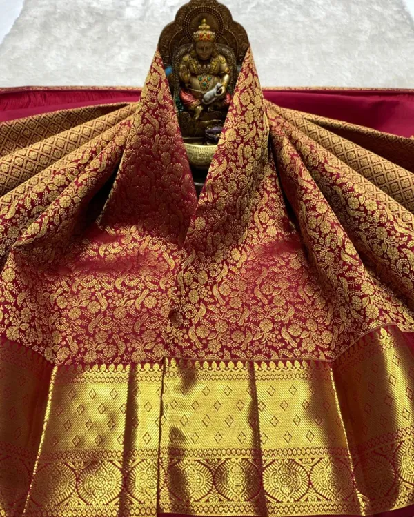 Soft_Lichi_Silk_Saree_with_Unstiched_Blouse_Piece