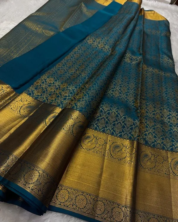 Soft_Banarasi_Lichi_Silk_Saree_with_Unstiched_Blouse_Piece