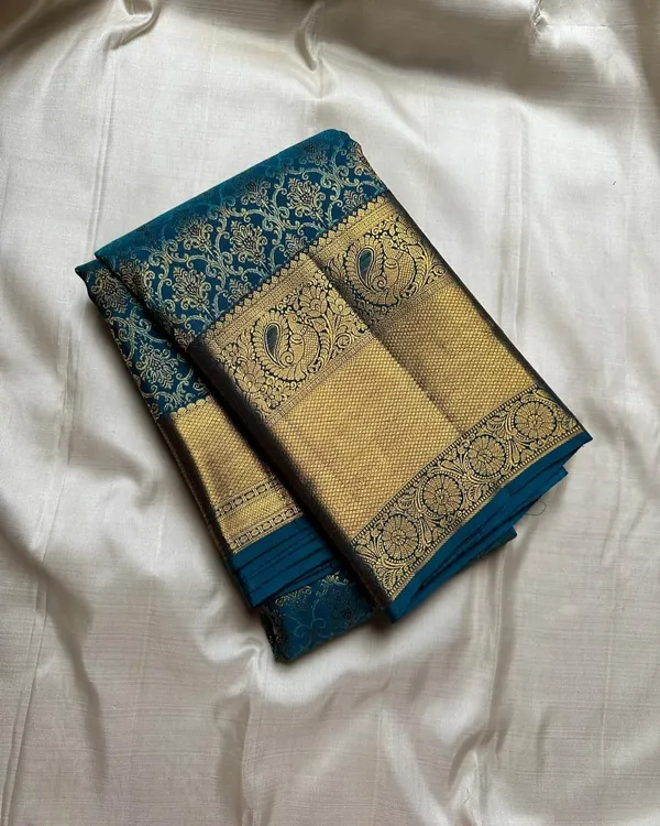 Soft_Banarasi_Lichi_Silk_Saree_with_Unstiched_Blouse_Piece