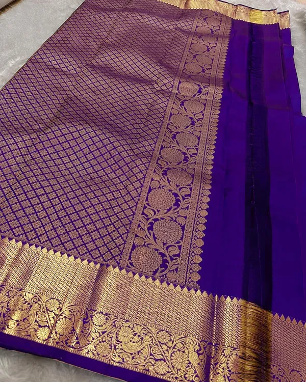 Soft_Banarasi_Lichi_Silk_Saree_with_Unstiched_Blouse_Piece
