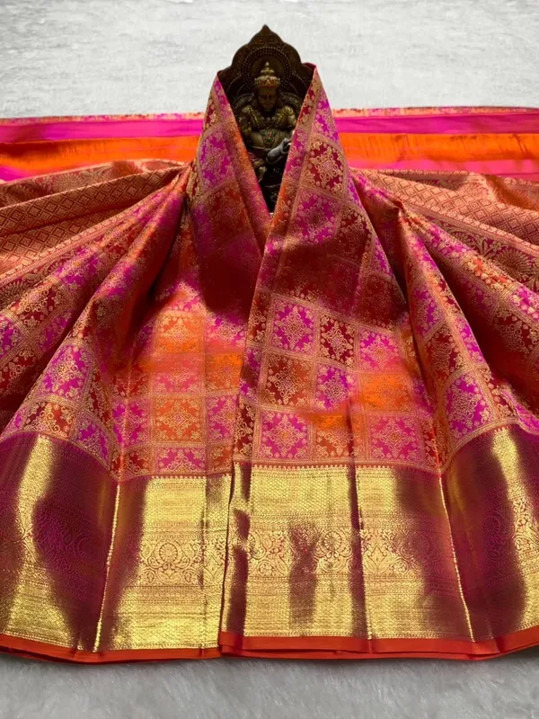 Soft_Lichi_Silk_Saree_with_Unstiched_Blouse_Piece