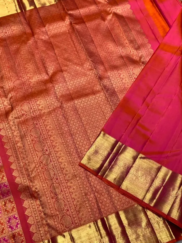 Soft_Lichi_Silk_Saree_with_Unstiched_Blouse_Piece