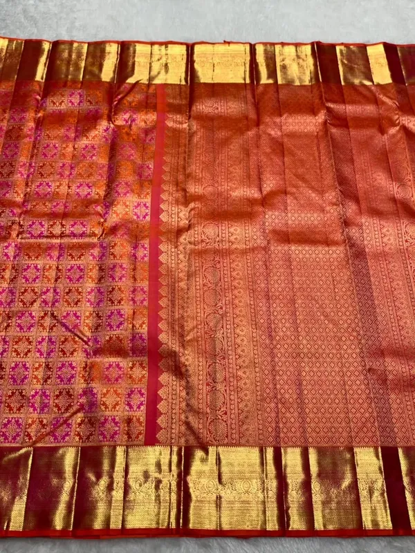 Soft_Lichi_Silk_Saree_with_Unstiched_Blouse_Piece