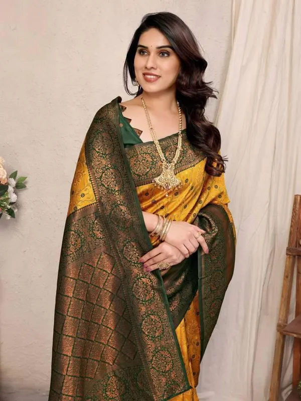 Soft_Lichi_Silk_Saree_with_Unstiched_Blouse_Piece