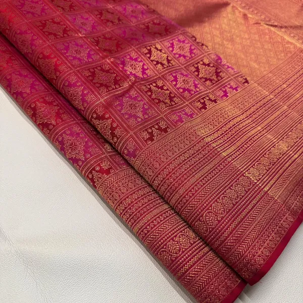 Soft_Lichi_Silk_Saree_with_Unstiched_Blouse_Piece