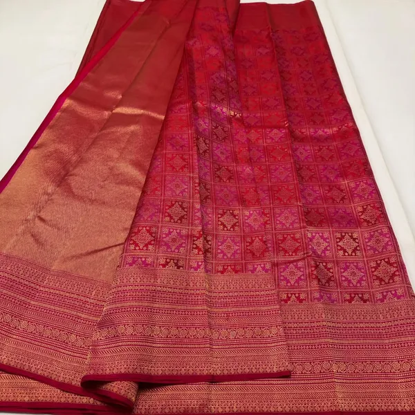 Soft_Lichi_Silk_Saree_with_Unstiched_Blouse_Piece