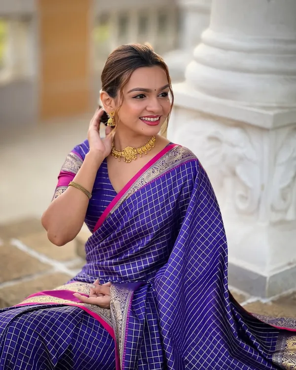Soft_Banarasi_Lichi_Silk_Saree_with_Unstiched_Blouse_Piece