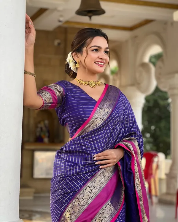 Soft_Banarasi_Lichi_Silk_Saree_with_Unstiched_Blouse_Piece