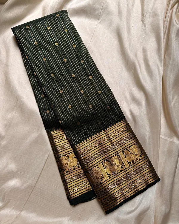 Soft_Banarasi_Lichi_Silk_Saree_with_Unstiched_Blouse_Piece