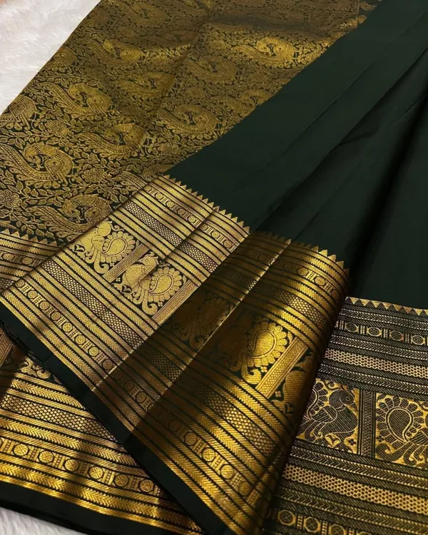 Soft_Banarasi_Lichi_Silk_Saree_with_Unstiched_Blouse_Piece