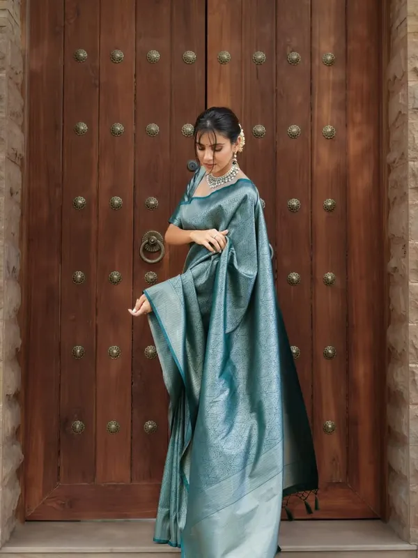 Soft_Lichi_Silk_Saree_with_Unstiched_Blouse_Piece