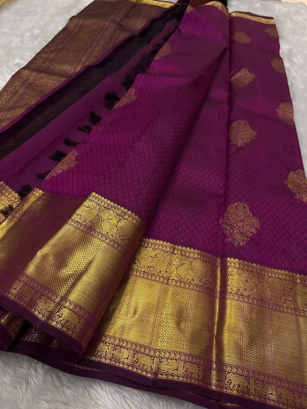 Soft_Lichi_Silk_Saree_with_Unstiched_Blouse_Piece