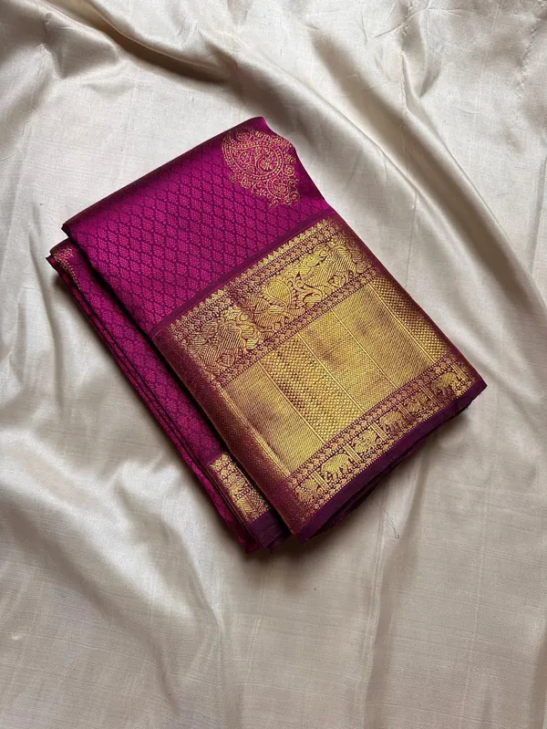 Soft_Lichi_Silk_Saree_with_Unstiched_Blouse_Piece