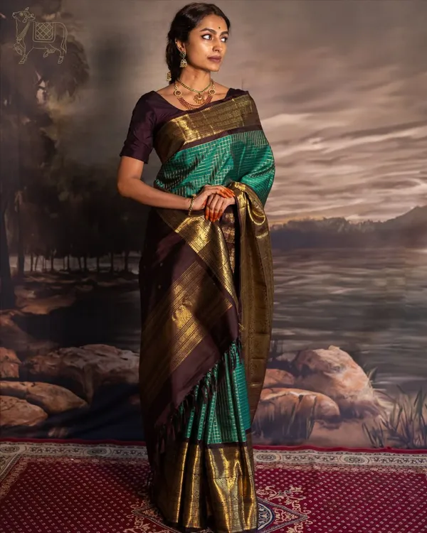 Soft_Lichi_Silk_Saree_with_Unstiched_Blouse_Piece