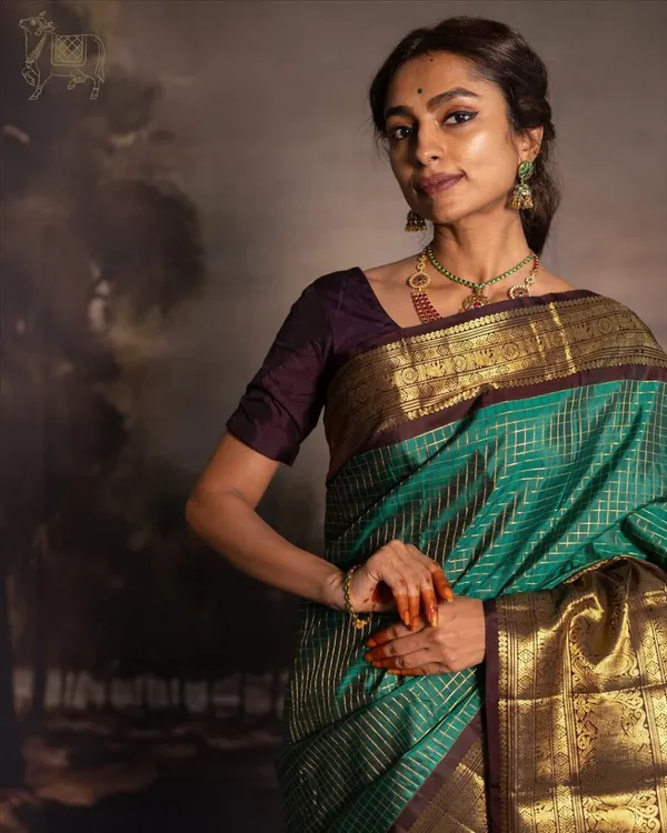 Soft_Lichi_Silk_Saree_with_Unstiched_Blouse_Piece