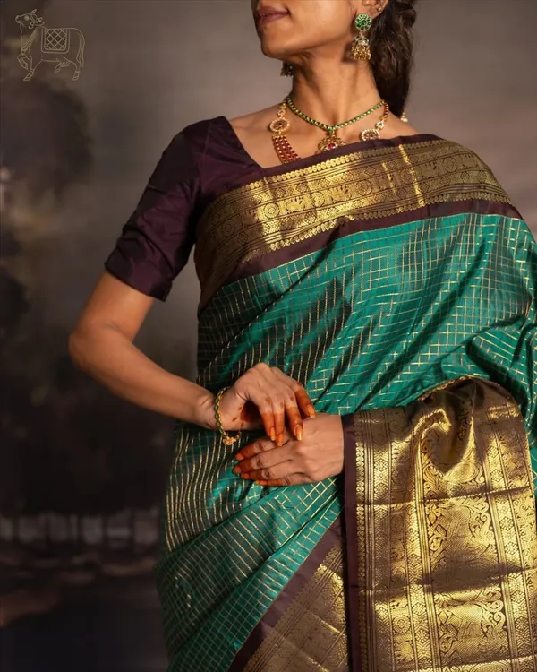 Soft_Lichi_Silk_Saree_with_Unstiched_Blouse_Piece