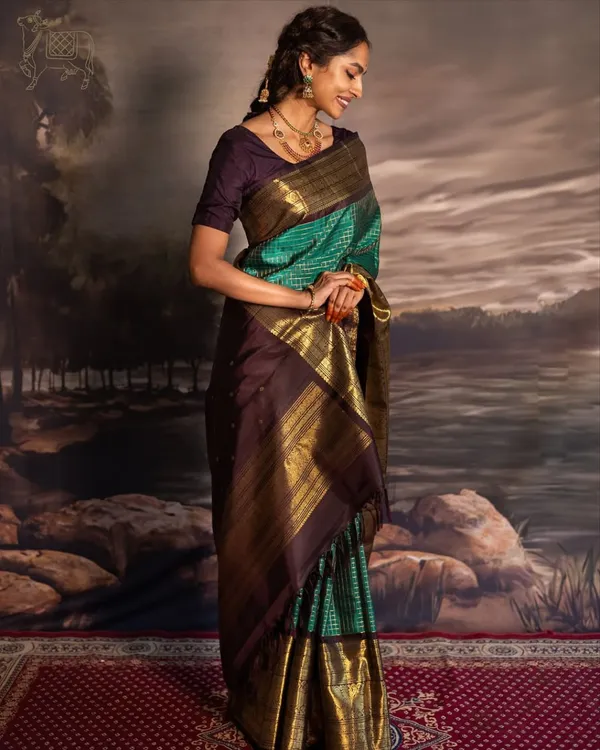 Soft_Lichi_Silk_Saree_with_Unstiched_Blouse_Piece