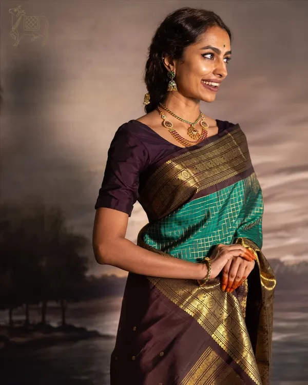 Soft_Lichi_Silk_Saree_with_Unstiched_Blouse_Piece
