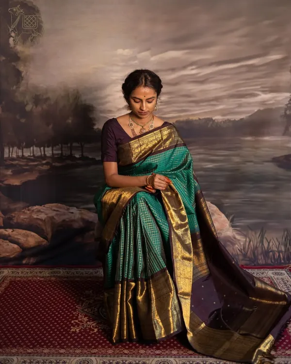 Soft_Lichi_Silk_Saree_with_Unstiched_Blouse_Piece